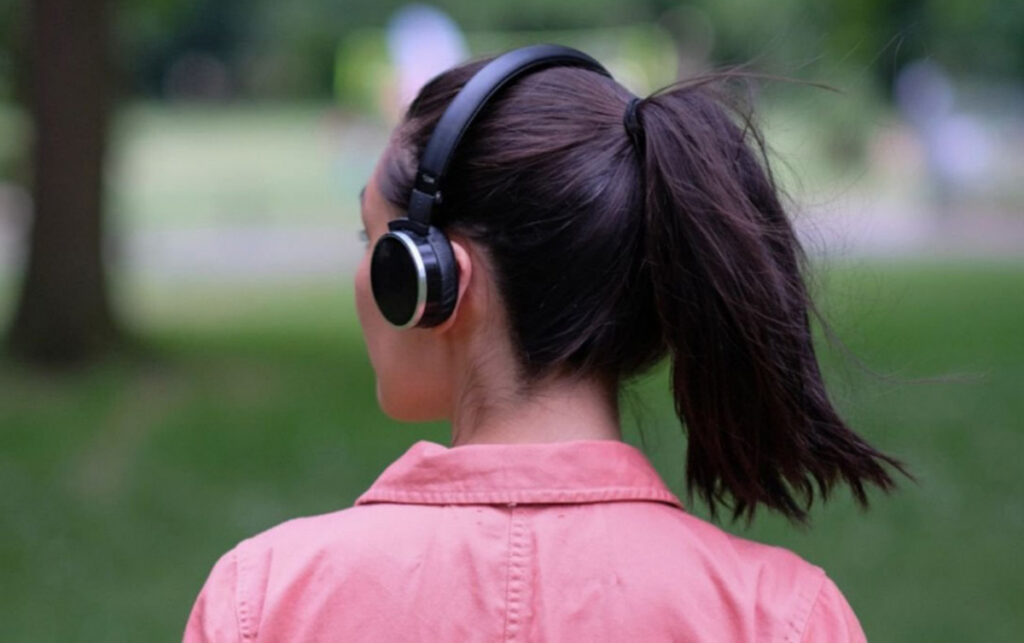 Benefits of Listening to Music While Walking Benefits of Listening to Music While Walking